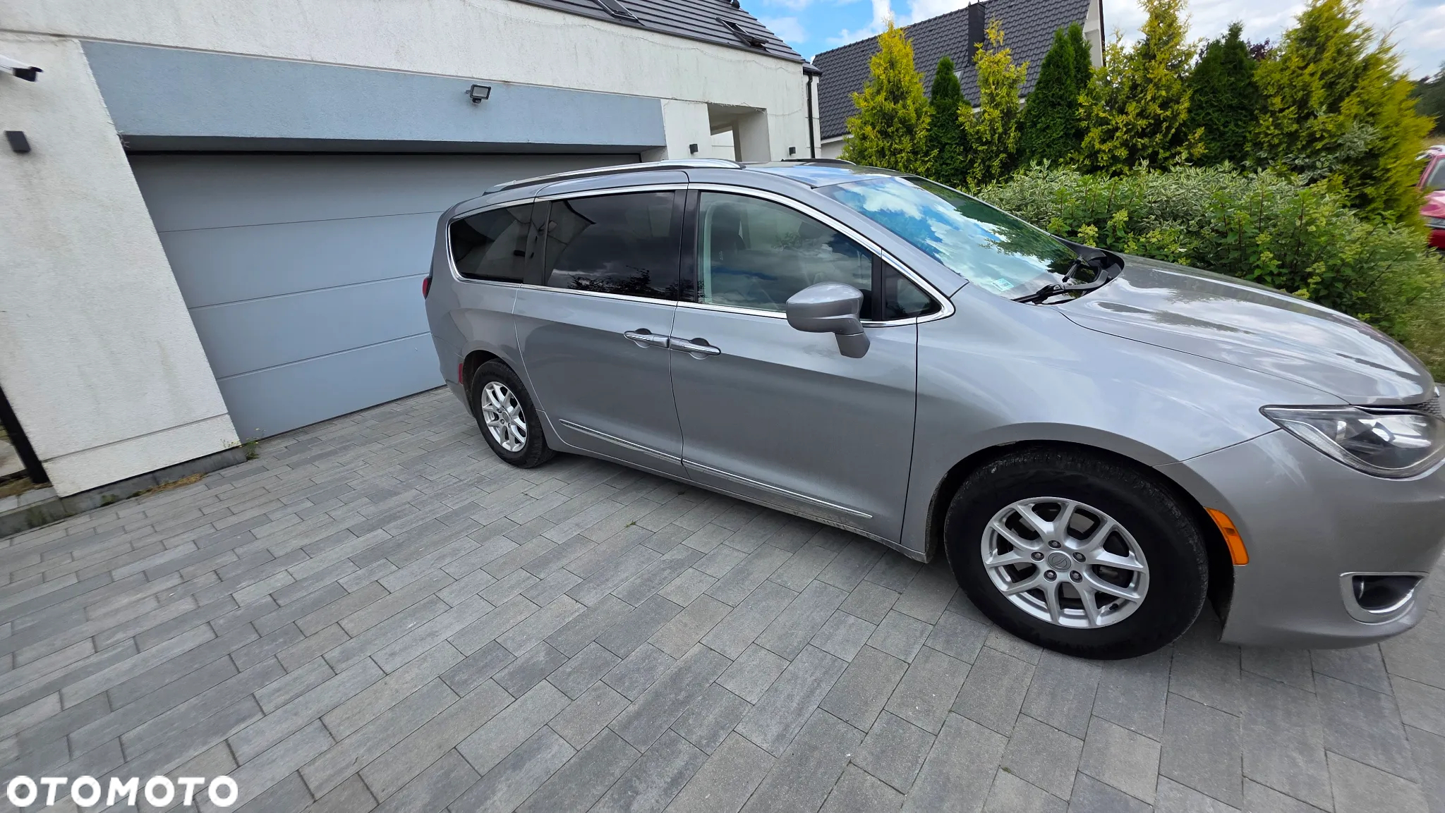 Chrysler Pacifica - 2