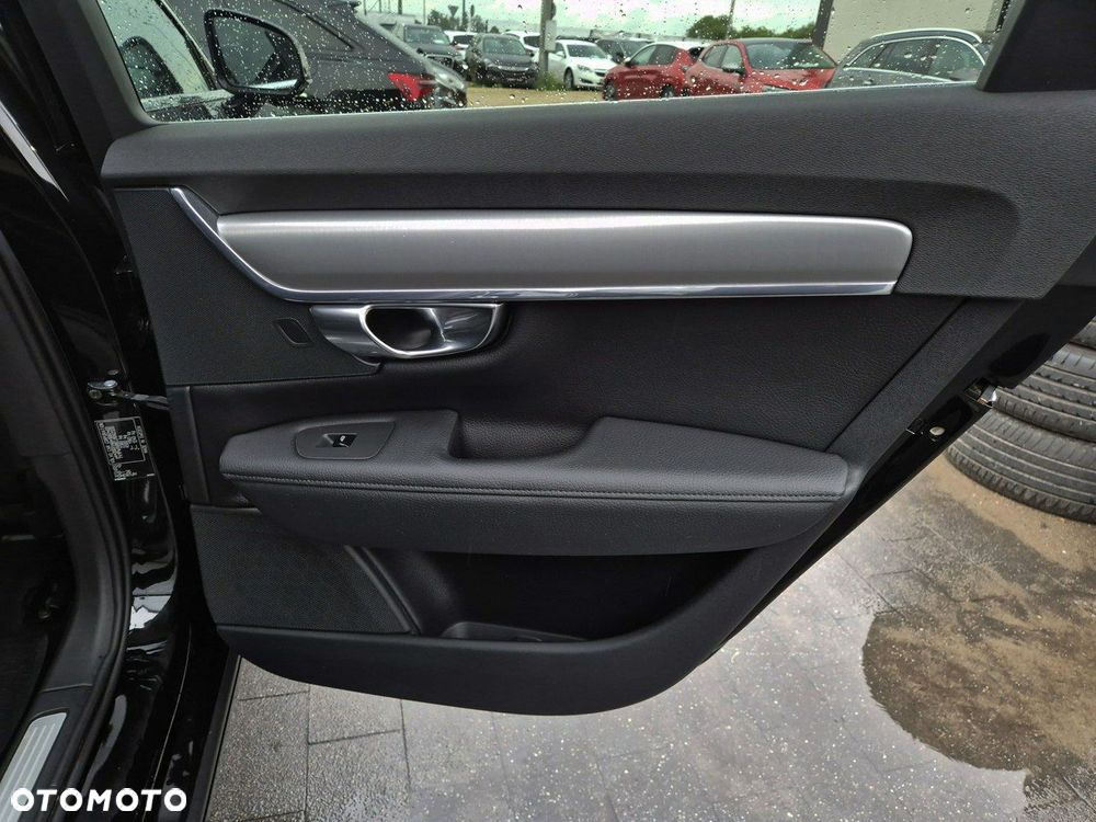 Volvo V90 D4 AWD Geartronic Momentum Pro - 24