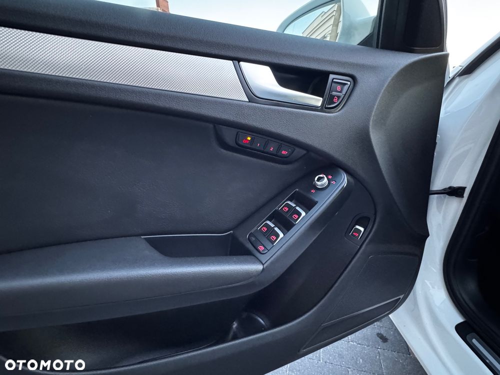 Audi A4 Avant 2.0 TDI DPF clean diesel multitronic Ambiente - 26