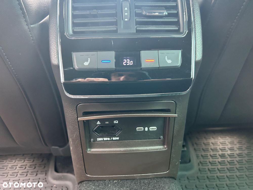 Skoda Superb 2.0 TDI SCR L&K DSG - 19