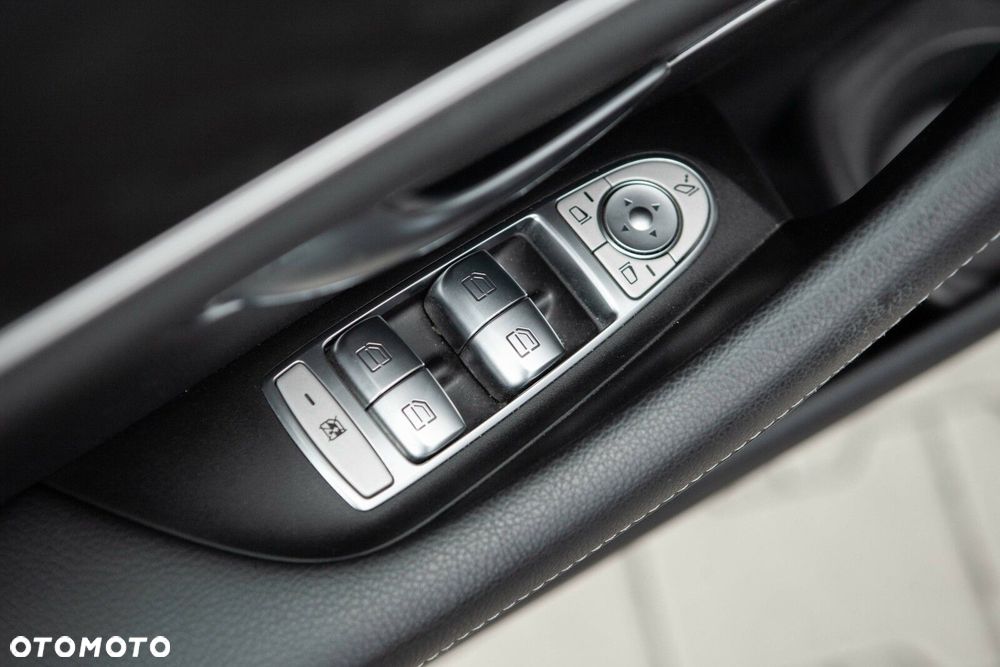 Mercedes-Benz Klasa E - 16