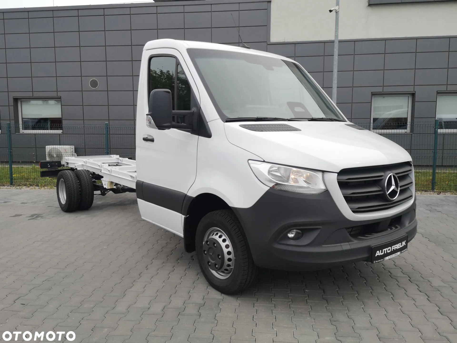 Mercedes-Benz Sprinter - 2