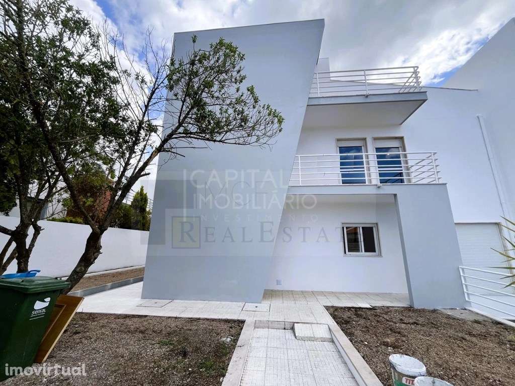 Moradia T4 na Cotovia - Sesimbra, Em fase final de melhoramentos, G... - Grande imagem: 2/30