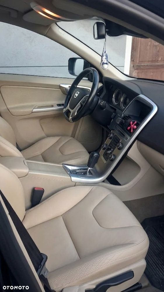 Volvo XC 60 2.4D AWD Momentum - 10