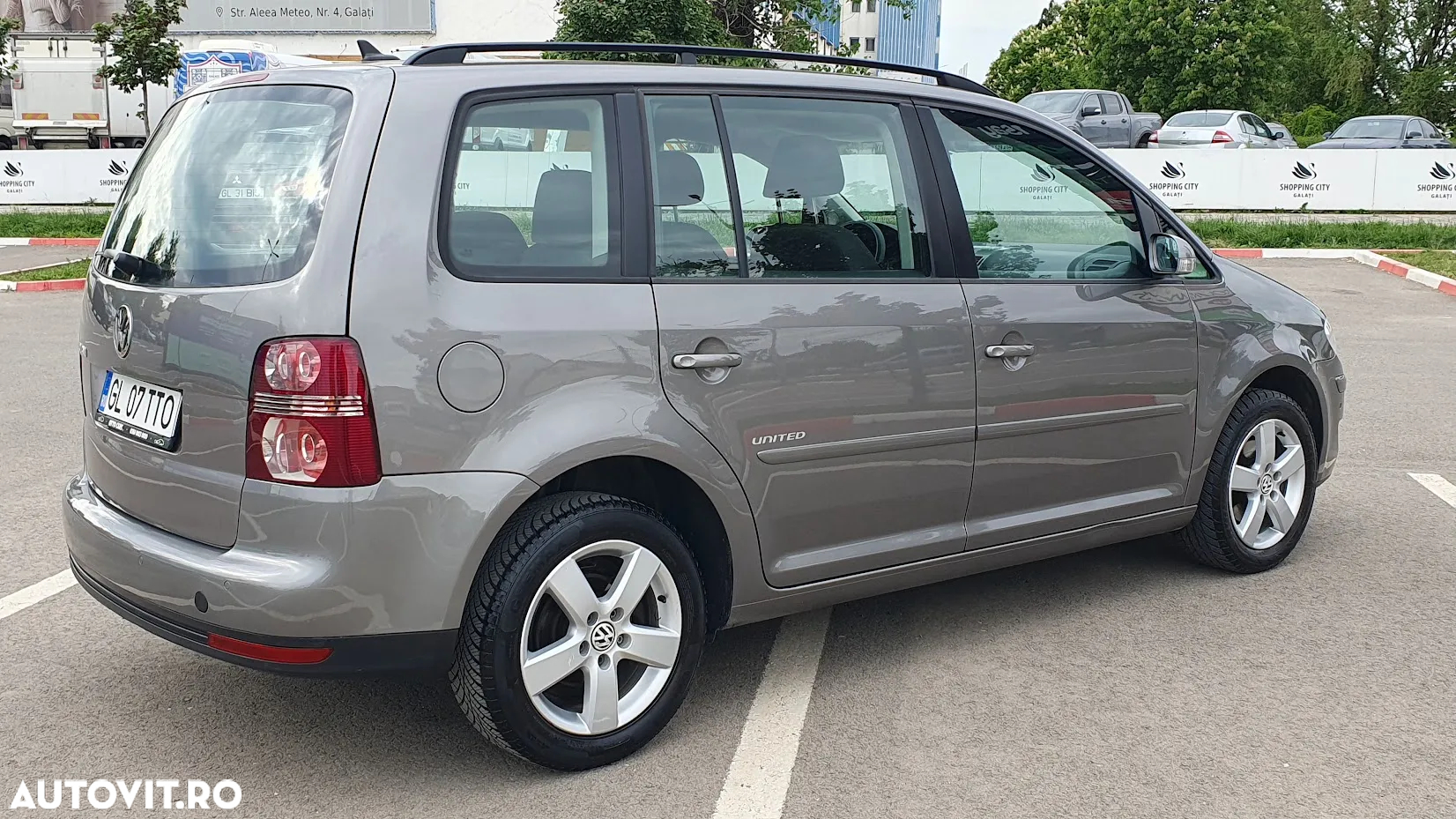 Volkswagen Touran 1.9 TDI DSG United - 25