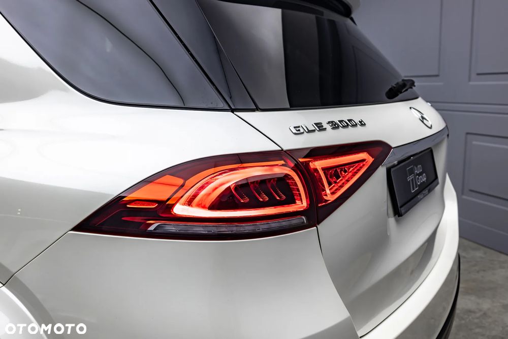 Mercedes-Benz GLE 300 d 4Matic 9G-TRONIC AMG Line - 33