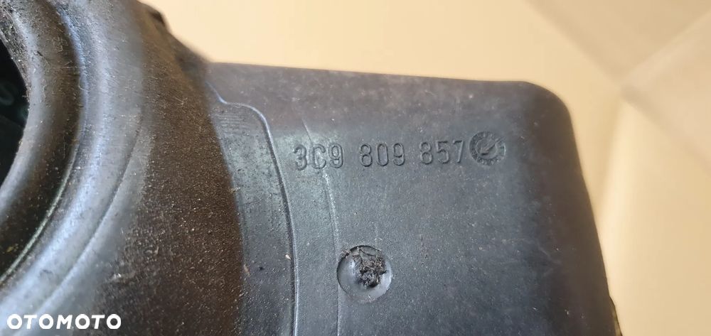 Klapka wlewu paliwa VW Passat B6 LA7T 3C9809857 - 8