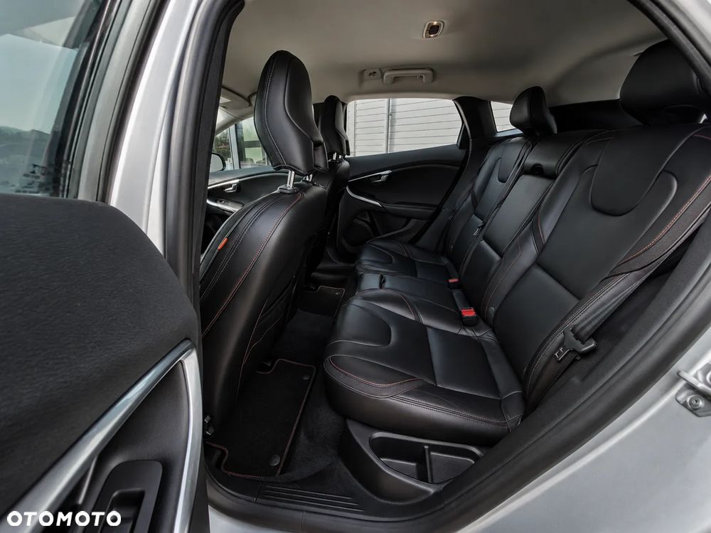 Volvo V40 T3 Drive-E R-Ocean Race - 11