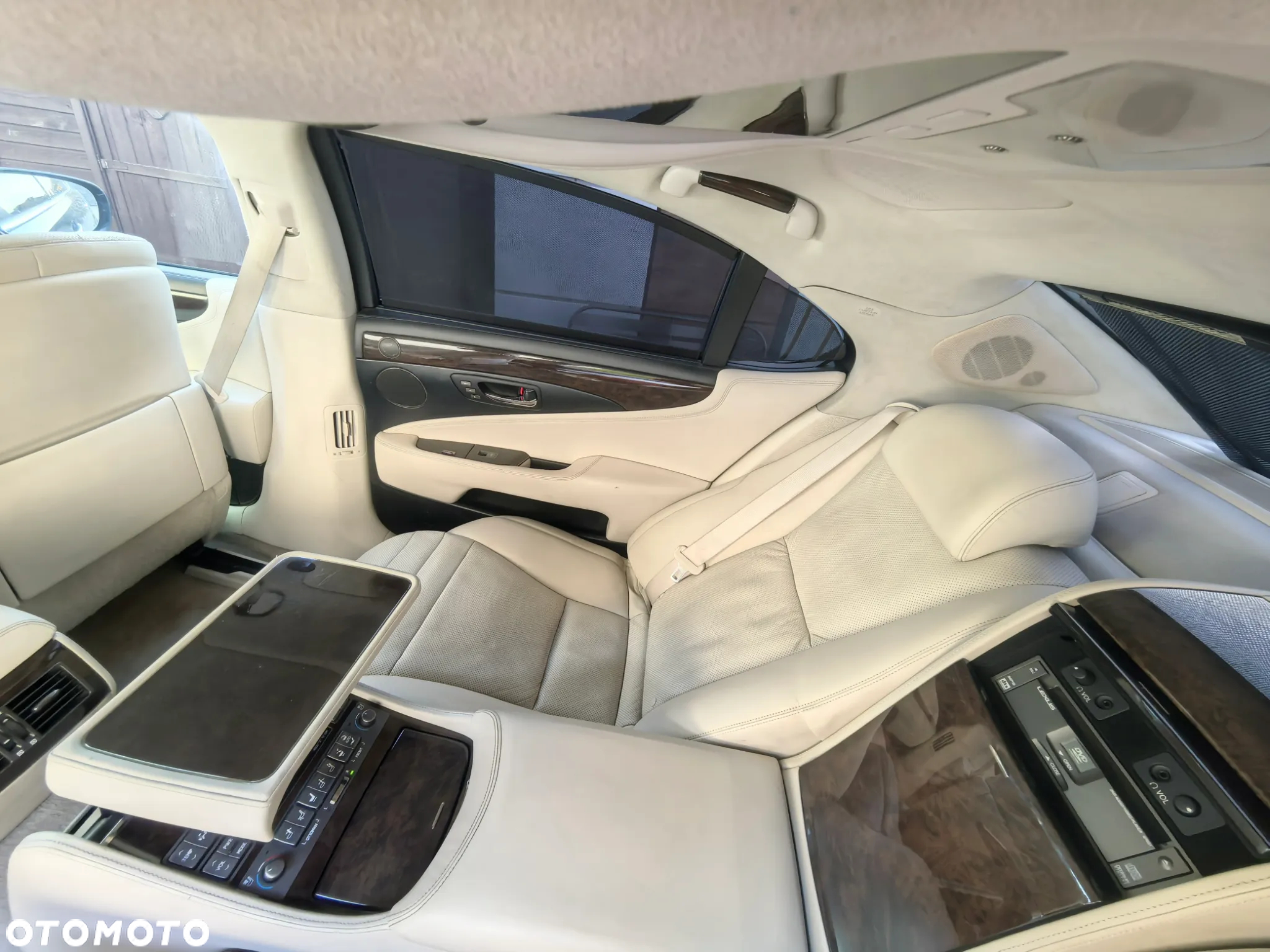 Lexus LS - 4