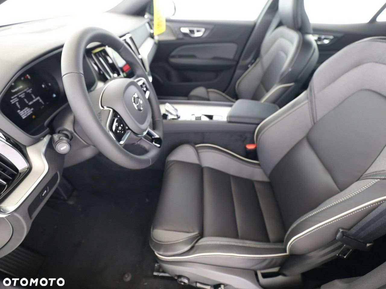 Volvo S60 B5 B AWD Plus Dark - 3