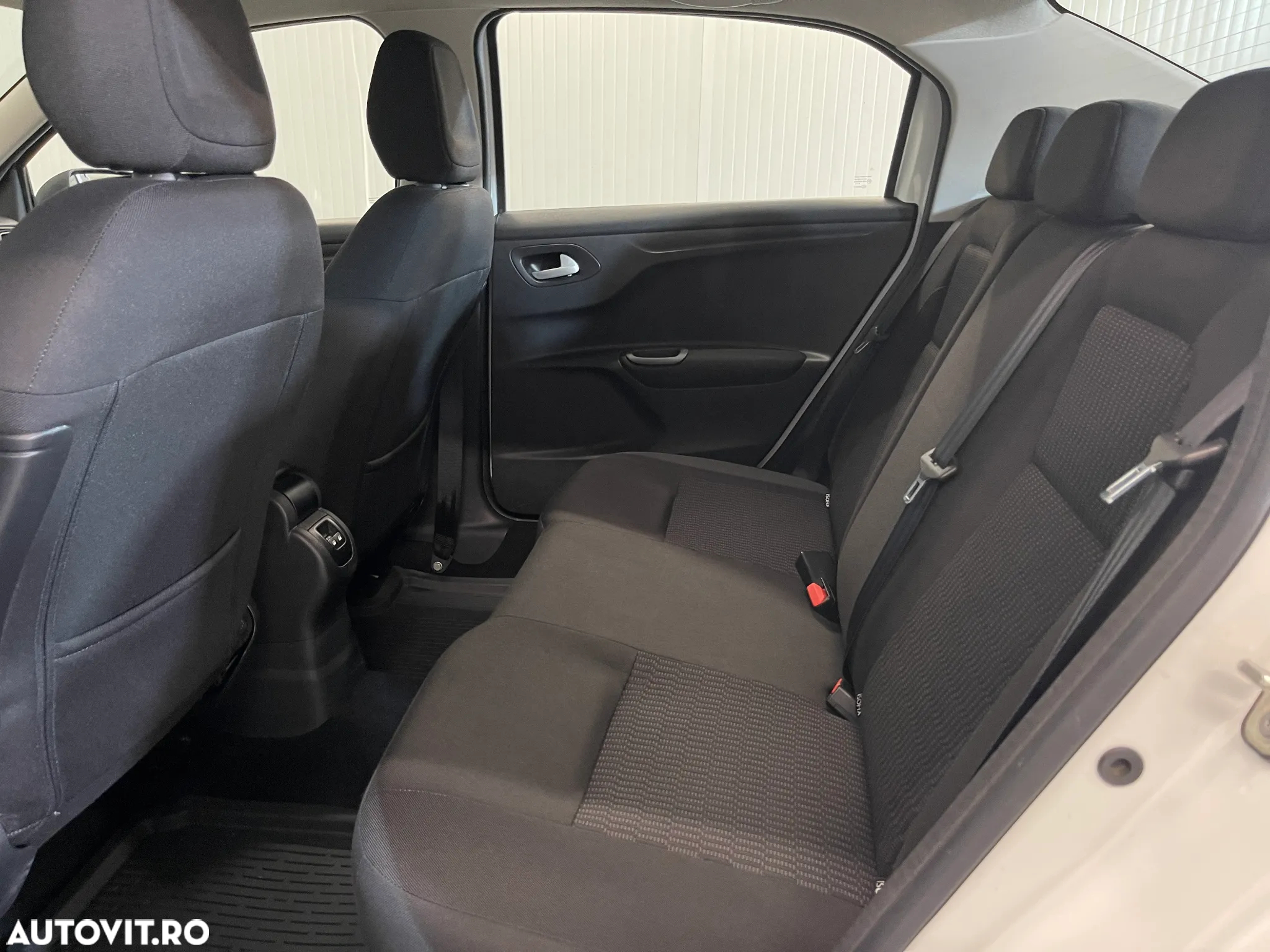 Peugeot 301 1.5 BlueHDI FAP Active - 11