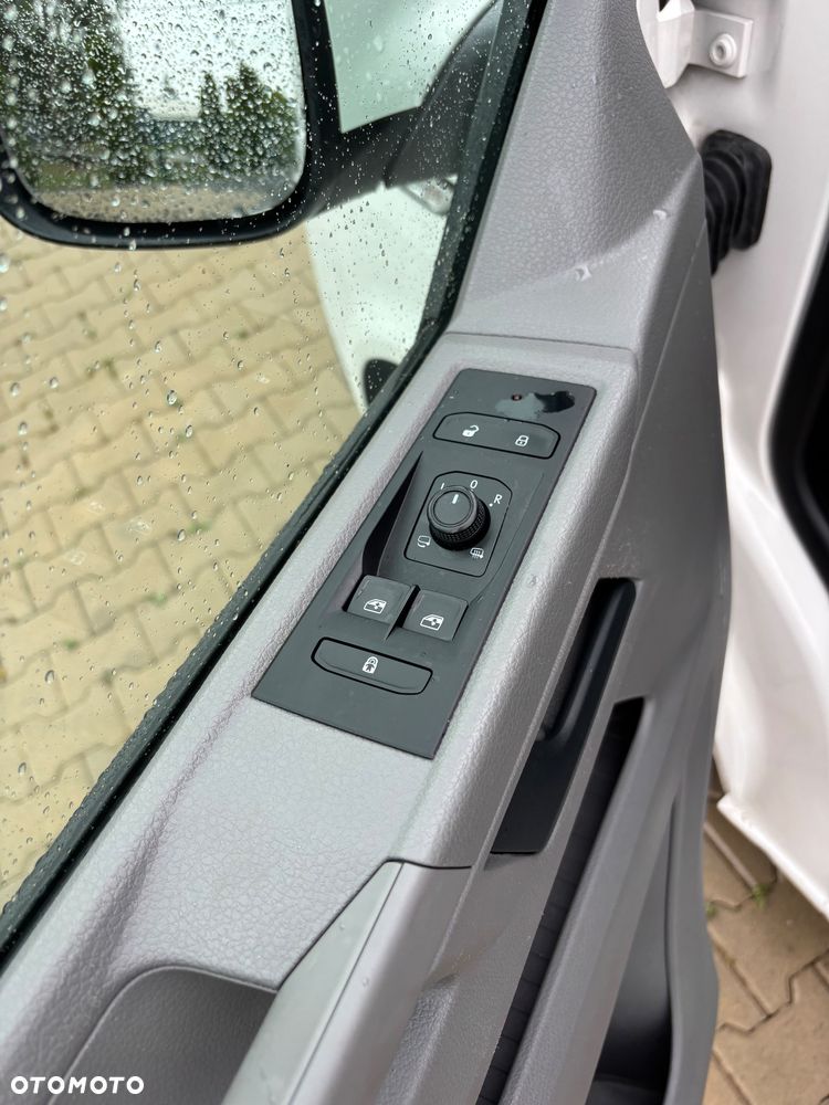 Volkswagen Transporter - 17