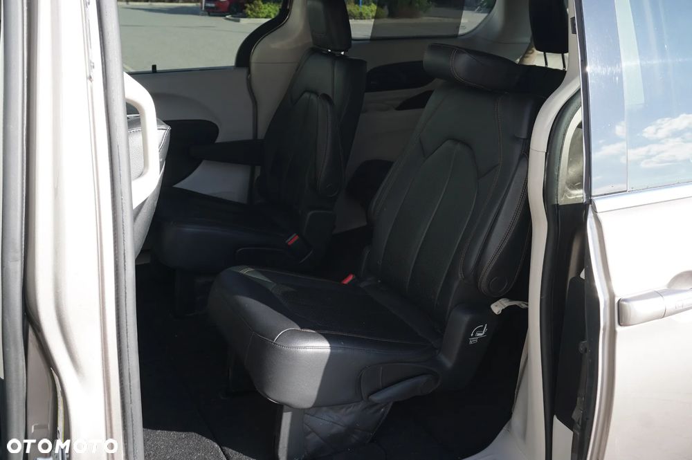 Chrysler Pacifica - 13