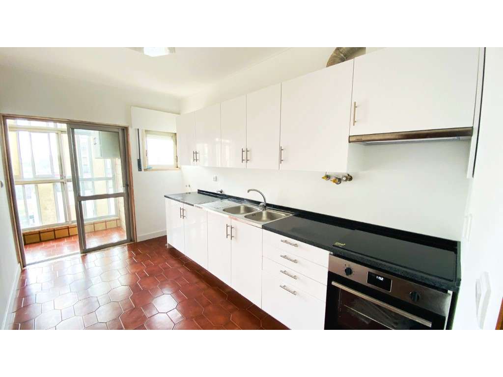 Excelente Apartamento T3 para Arrendar em Telheiras com 1 lugar de ... - Grande imagem: 2/19