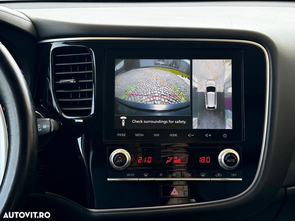 Mitsubishi Outlander 2.4 4WD Plug-In Hybrid Top - 18