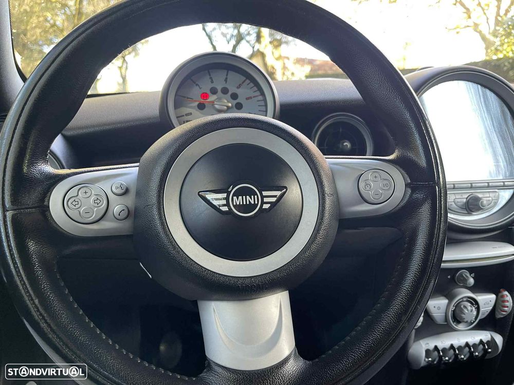 MINI 3 Portas Cooper D - 18