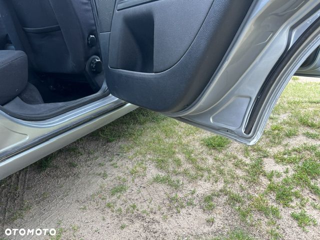 Ford Mondeo 1.8 Silver X - 16