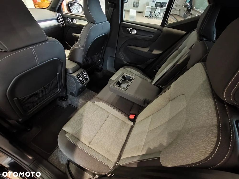 Volvo XC 40 B4 AWD Ultimate Dark - 23
