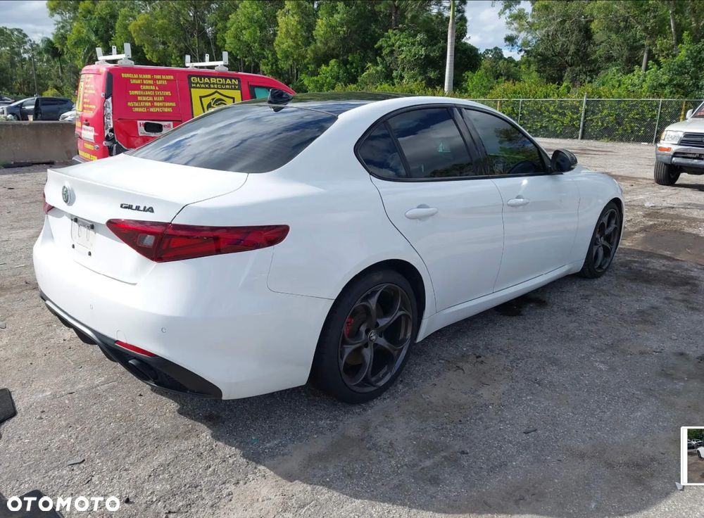 Alfa Romeo Giulia 2.0 Turbo 16V AT8 Veloce Ti - 4