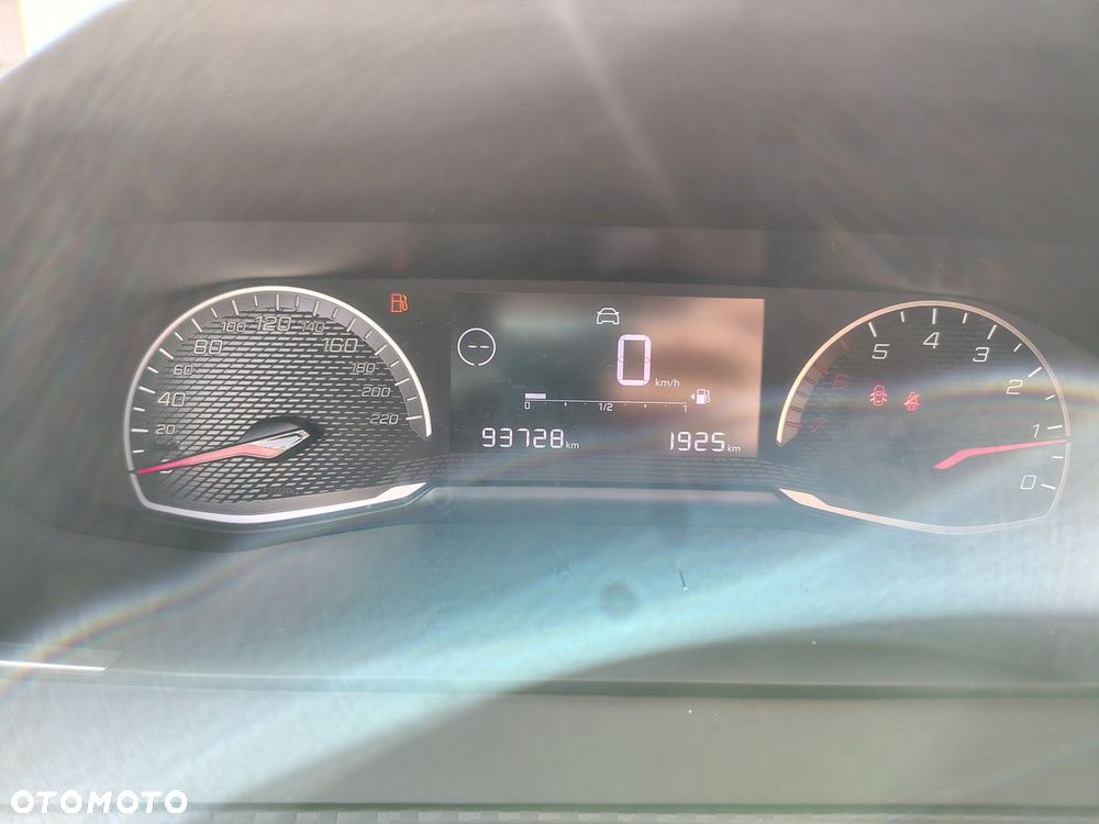 Peugeot 208 - 12
