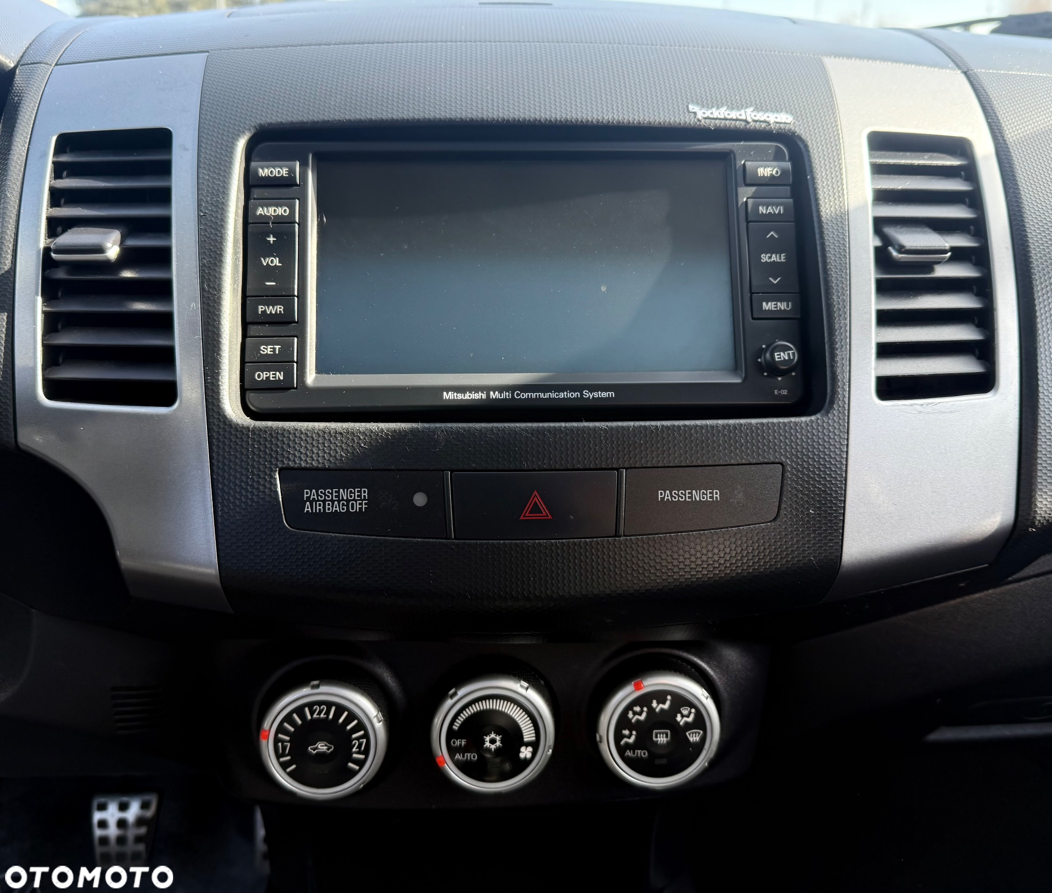 Mitsubishi Outlander 2.0 DID Intense + SE - 14