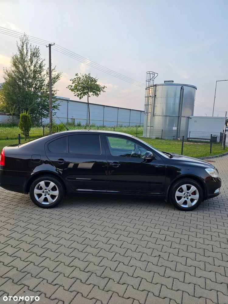 Skoda Octavia 1.6 Elegance - 12