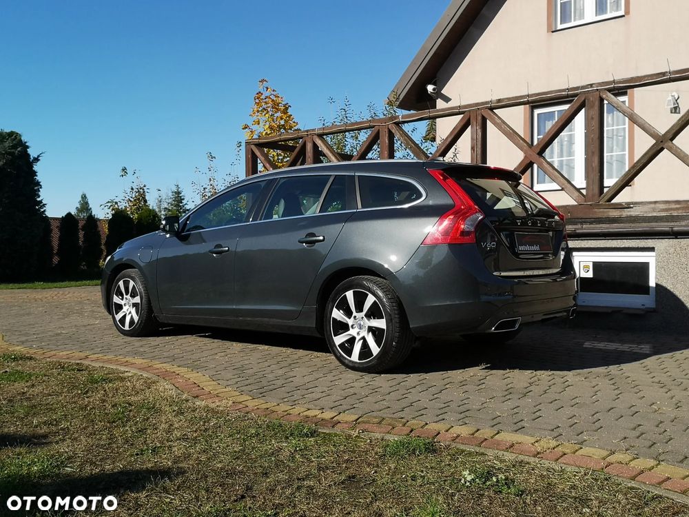 Volvo V60 D6 AWD Plug-in Hybrid Summum - 4