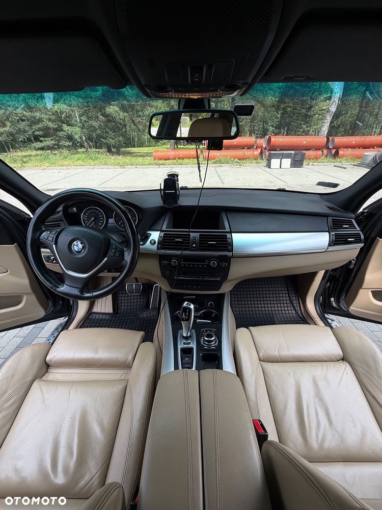 BMW X5 4.8i xDrive - 9