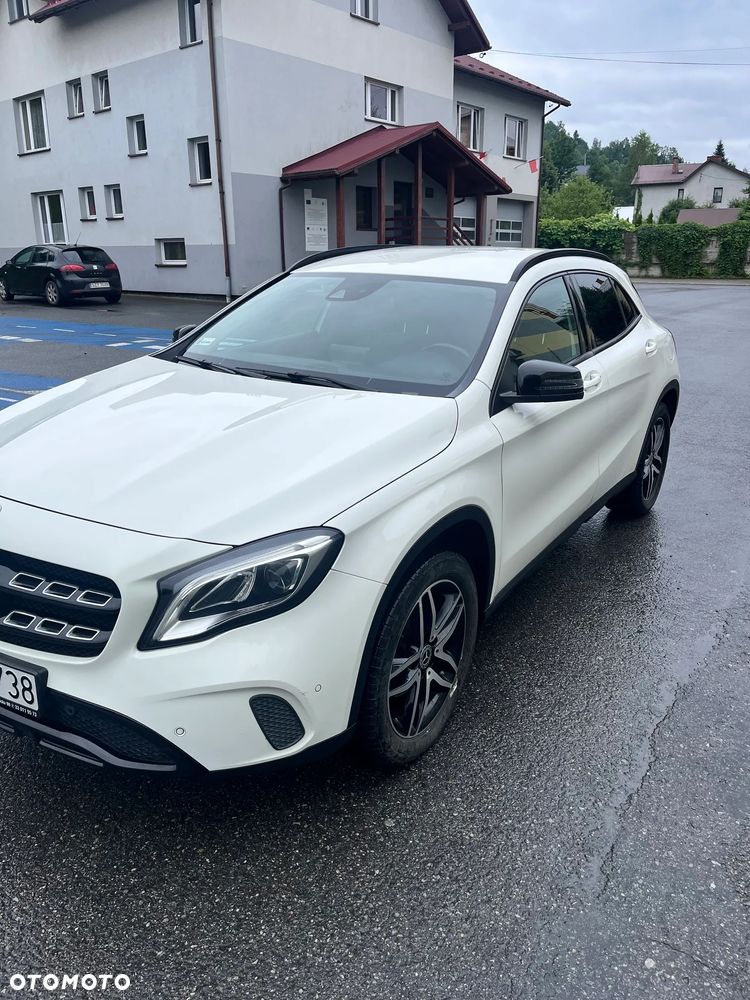 Mercedes-Benz GLA 200 7G-DCT - 2