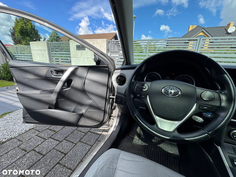 Toyota Auris Hybrid 135 Prestige - 22