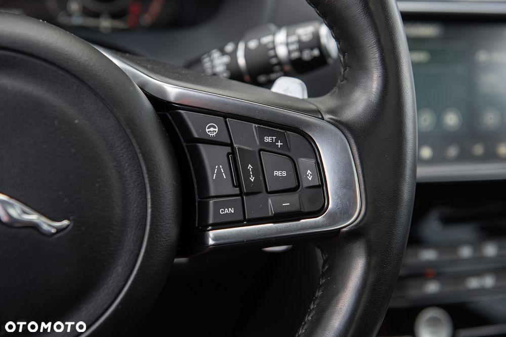 Jaguar F-Pace P250 AWD R-Dynamic S - 21