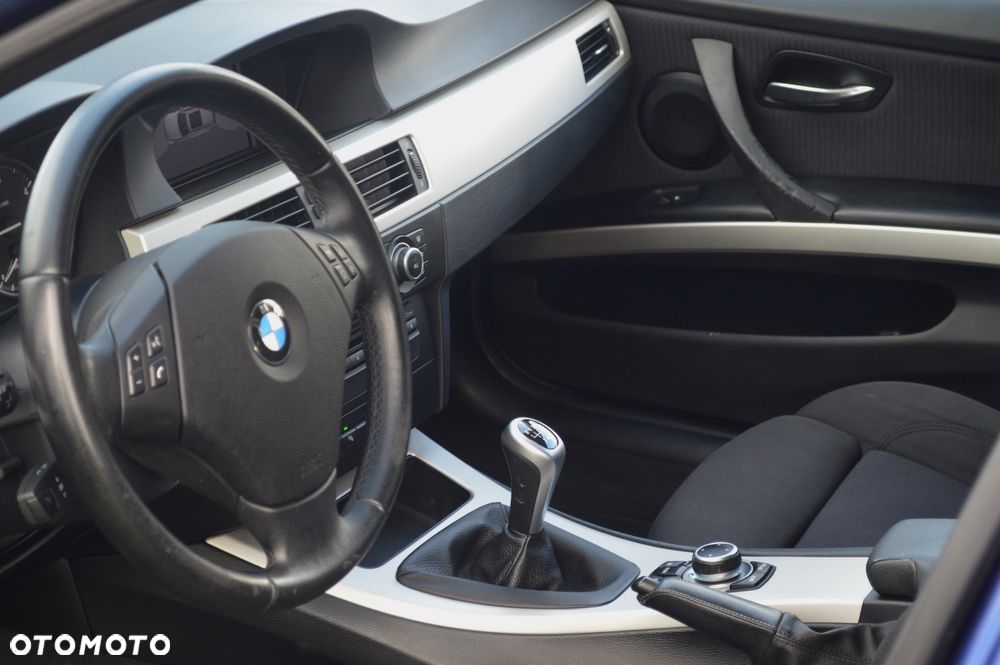 BMW Seria 3 320d DPF Touring - 16