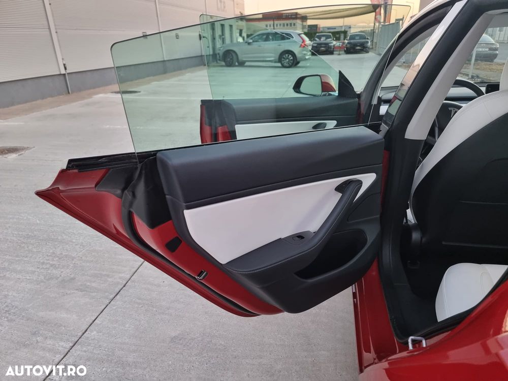 Tesla Model 3 - 16