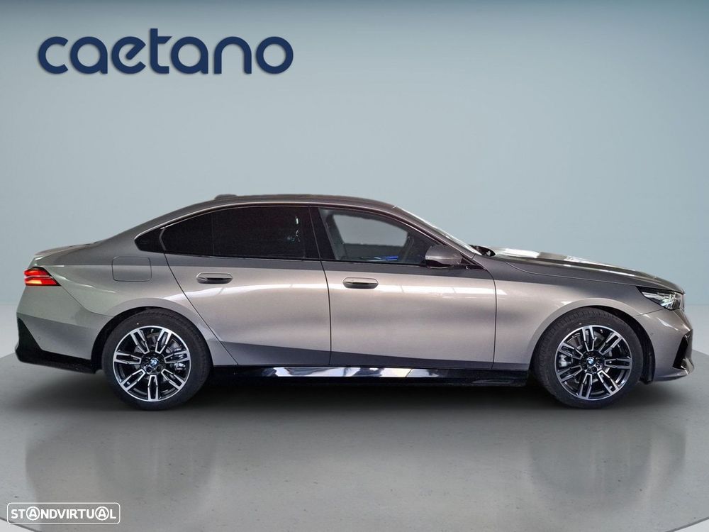 BMW 530 e Pack Desportivo M - 9