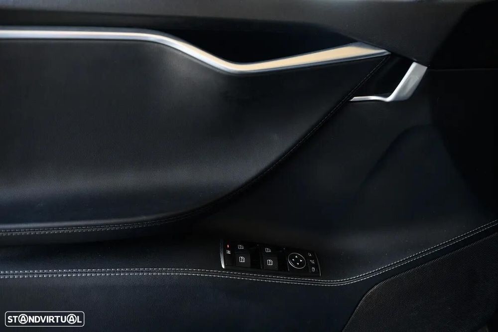 Tesla Model S - 22