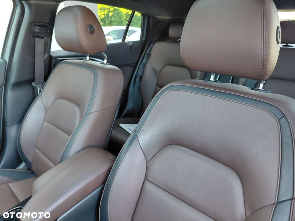 Infiniti Q30 - 13