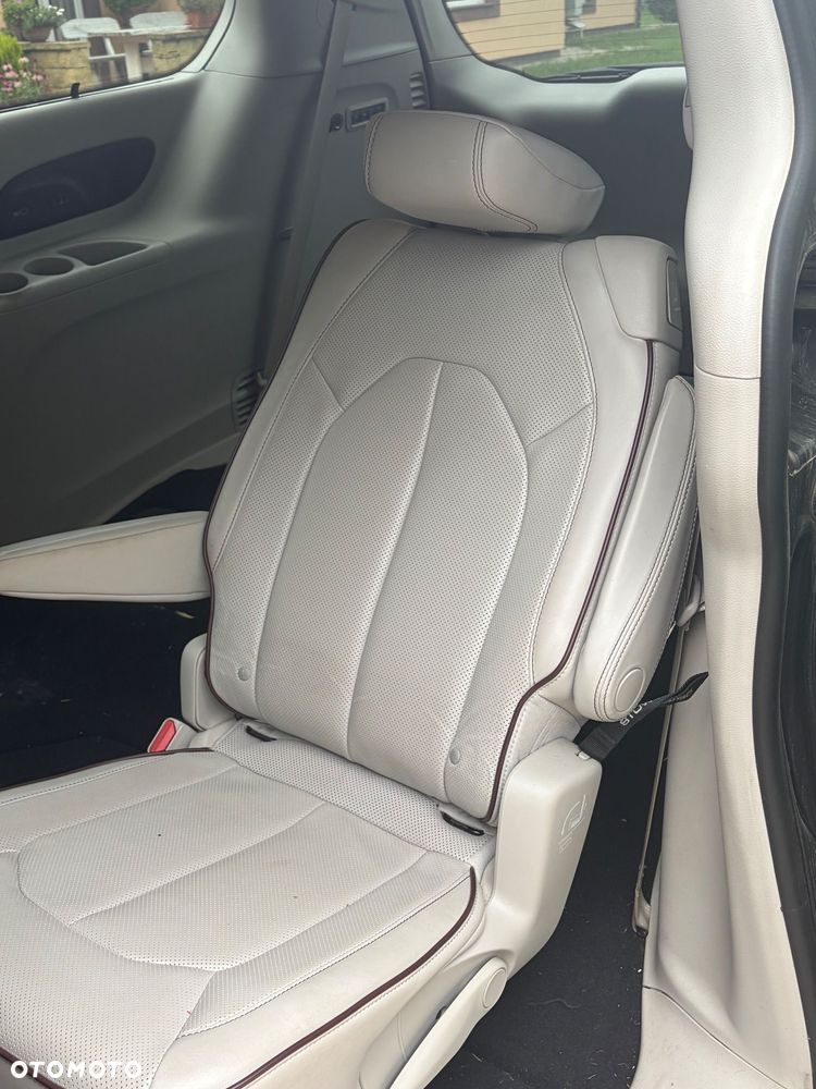 Chrysler Pacifica - 5