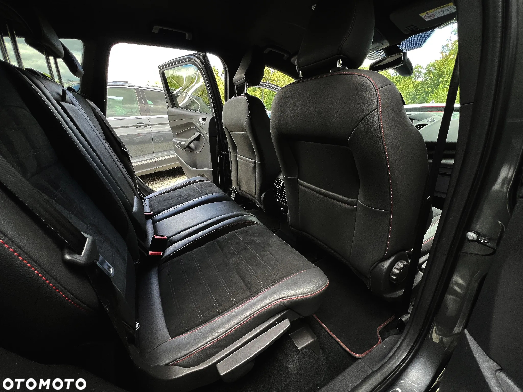 Ford Kuga 2.0 TDCi 2x4 ST-Line - 34