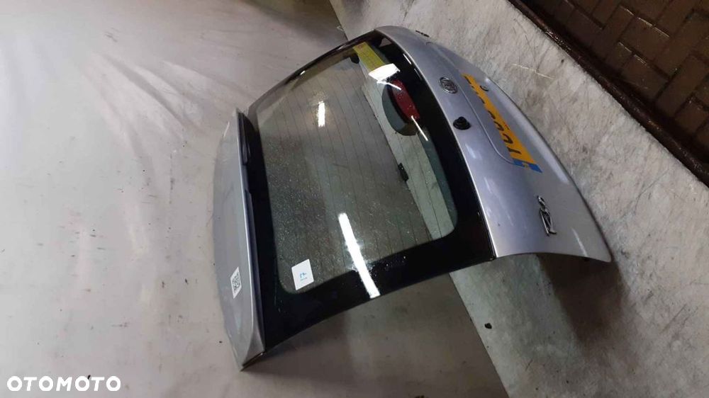 # KLAPA BAGAŻNIKA TYŁ TYLNA KIA RIO 2 KOMBI SREBRNA - 4