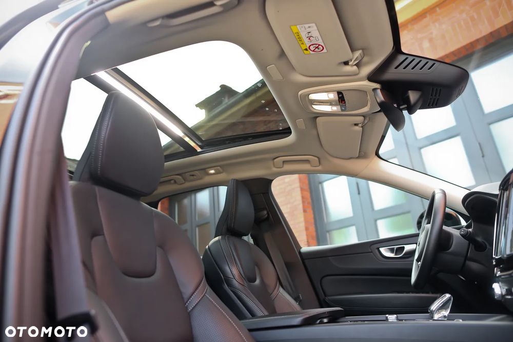 Volvo XC 60 B5 D AWD Ultimate Dark - 26