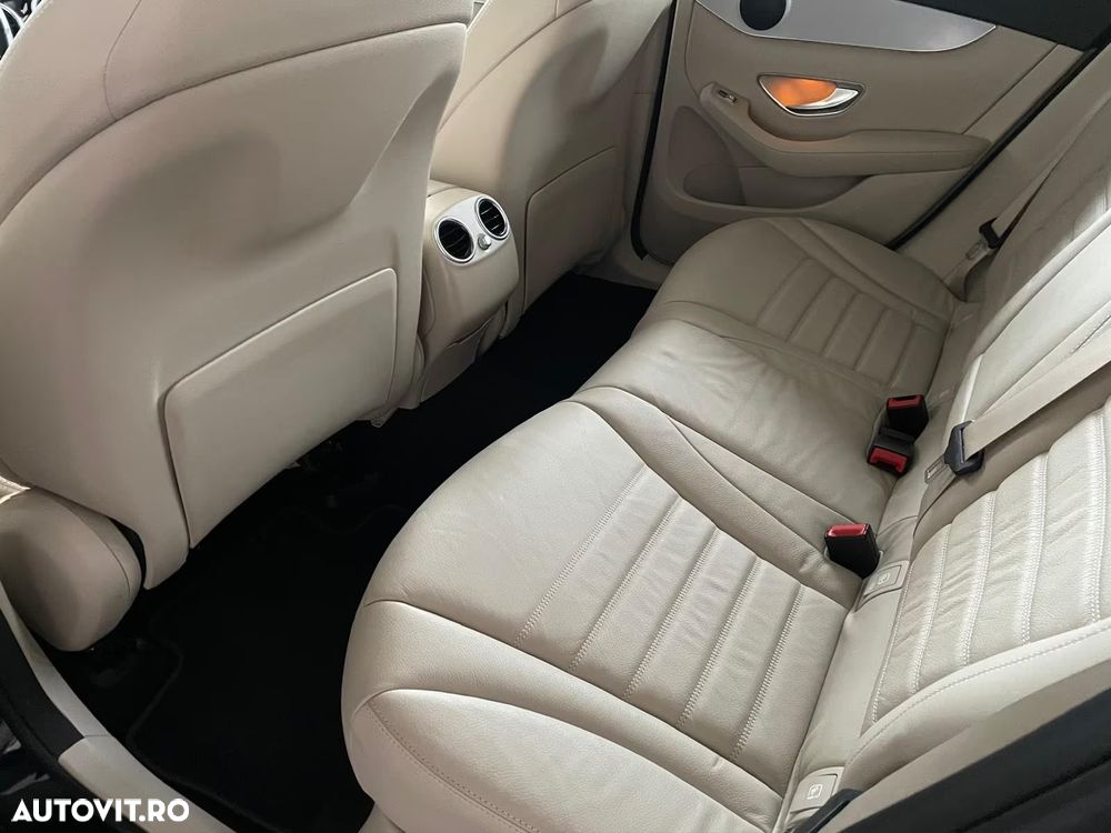 Mercedes-Benz GLC 300 e 4MATIC - 11