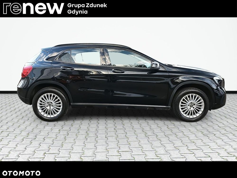 Mercedes-Benz GLA - 4