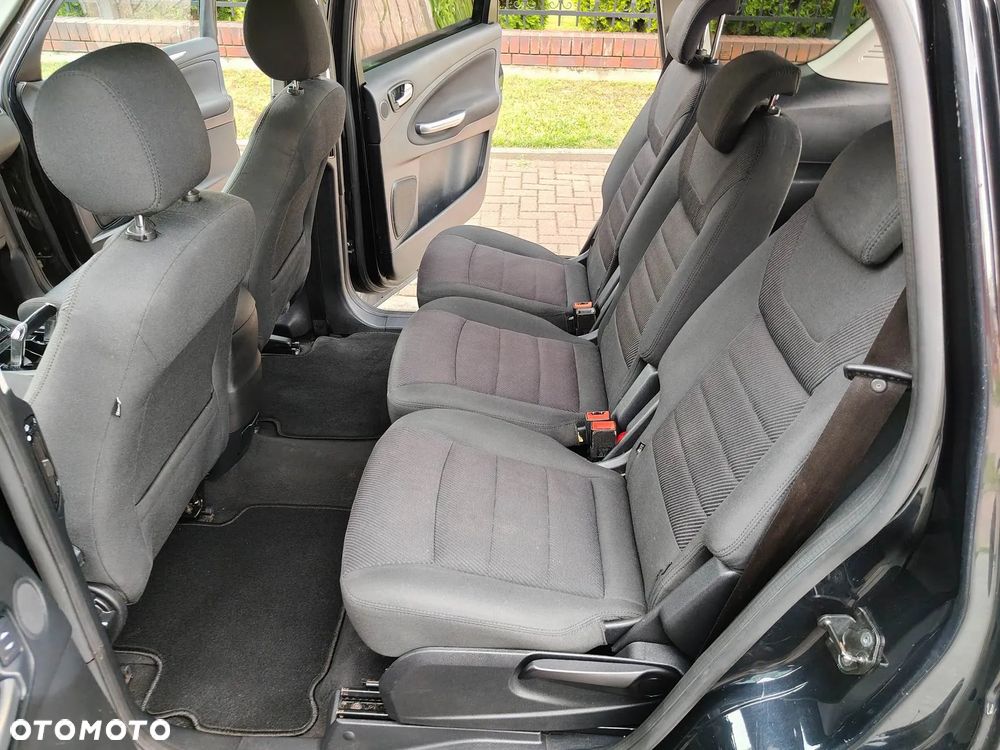 Ford S-Max - 16