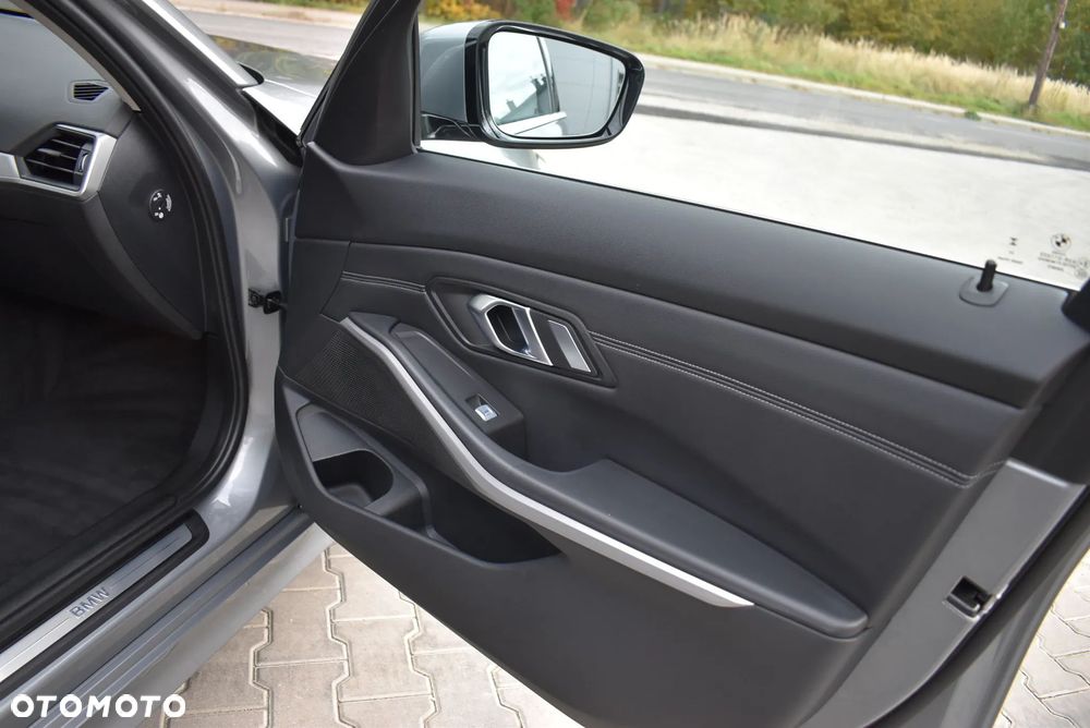 BMW Seria 3 320d xDrive Sport Line Shadow - 14