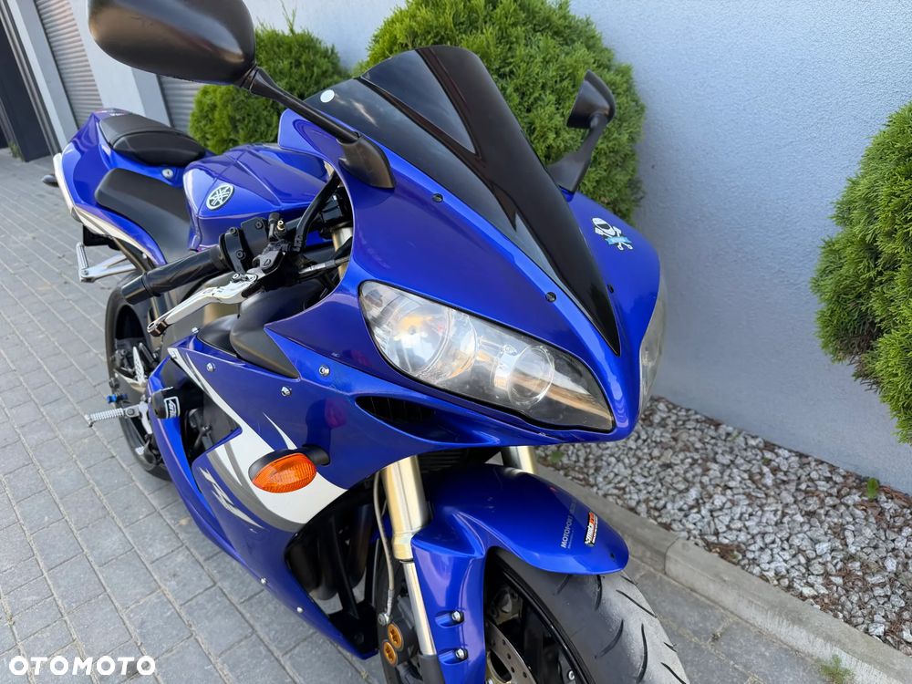 Yamaha R1 - 9