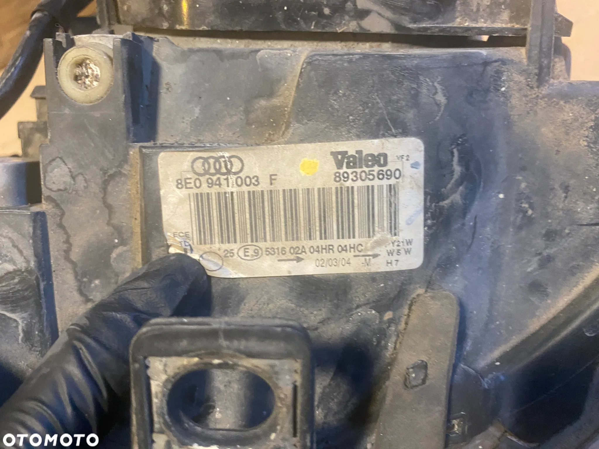 Lampa + ślizg Audi A4 B6 8E0941003F soczewka lewa OE - 3