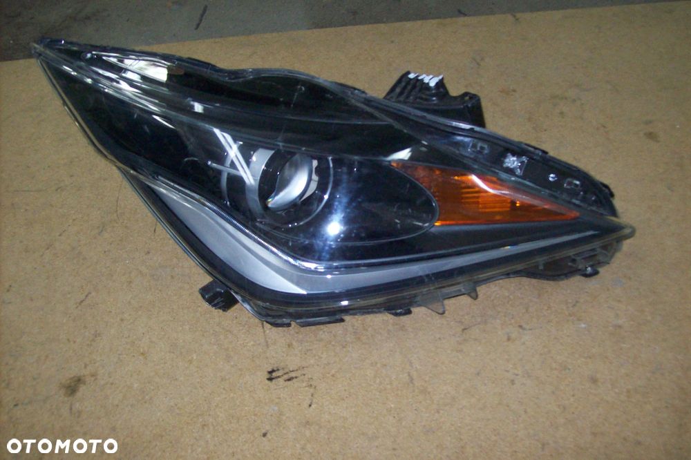 LAMPA PRZEDNIA PRAWA TOYOTA  AYGO ROK 14/18 EUROPA - 1
