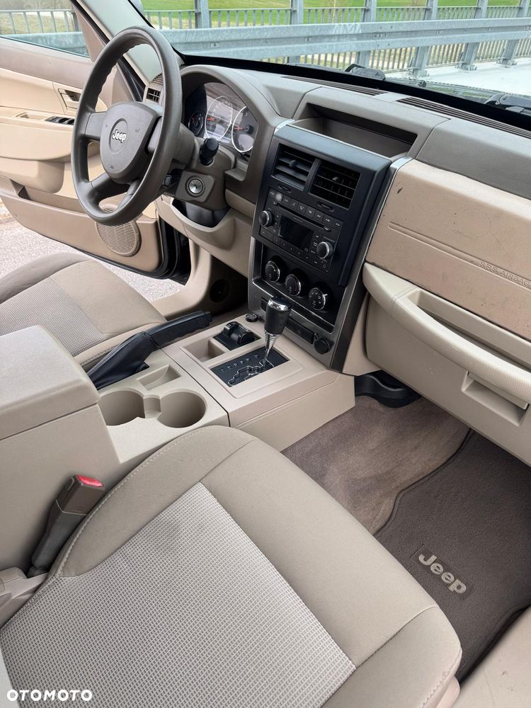 Jeep Liberty 3.7 4x4 - 7