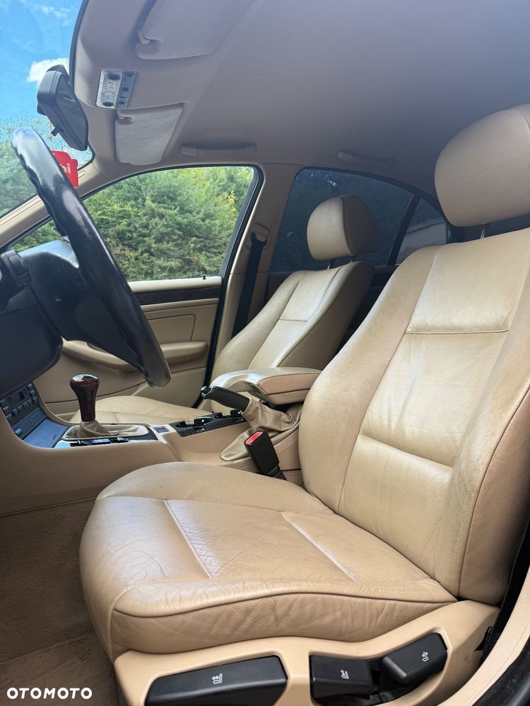 BMW Seria 3 320i - 10