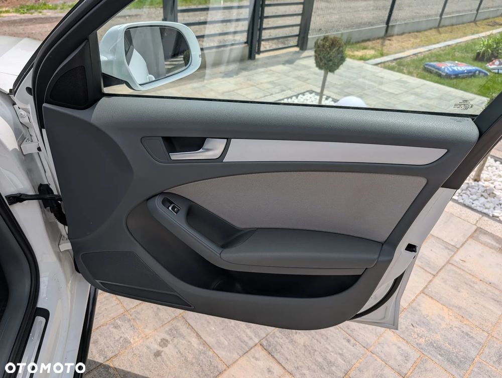 Audi A4 Avant 2.0 TDI DPF clean diesel multitronic S line Sportpaket - 26
